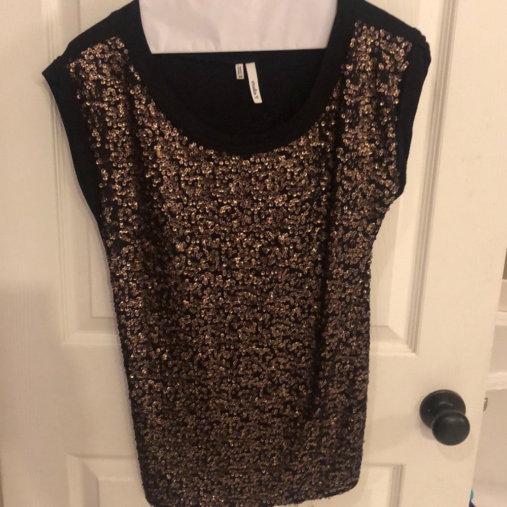 Black short sleeved top with gold sequins front